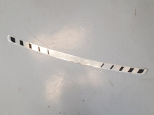 Embellecedor de maletero cromado Renault Clio V (2019-2025) Original 8201716234