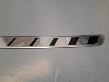 Embellecedor de maletero cromado Renault Clio V (2019-2025) Original 8201716234