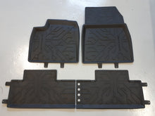 Juego de alfombrillas de goma caucho delanteras y traseras ORIGINALES Renault Megane E-Tech 8201738743