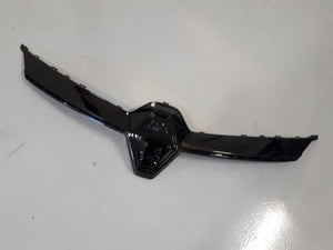 Embellecedor delantero de Rejilla negro Renault Clio V desde 2019 a 2025 OEM 623841043R