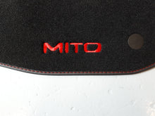 Satz von 4 Alfa Romeo Mito Fußmatten mit original roten Buchstaben, neues OEM-Modell